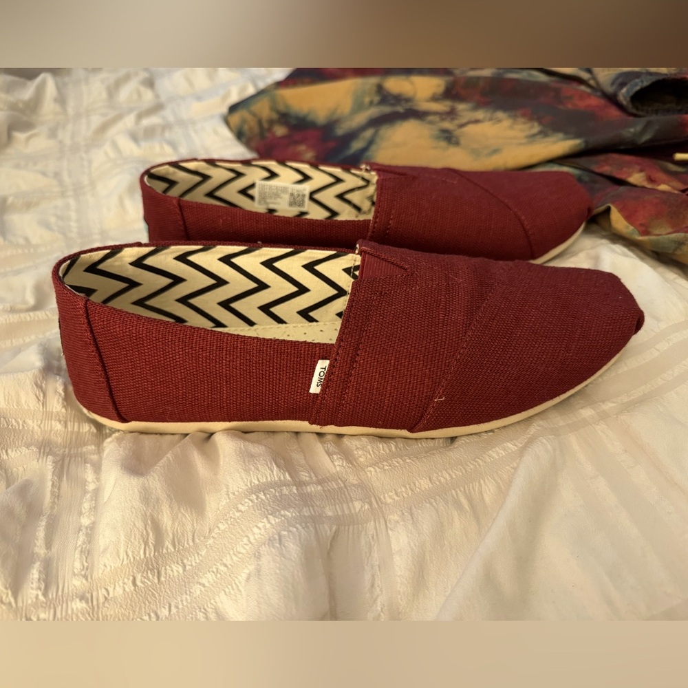 TOMS Burgundy Flats W9.5